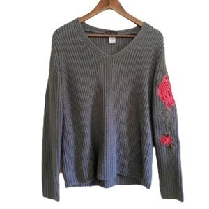 Studio Works Gray Chunky Knit Ribbed Floral Patch Knit Long Sleeve Sweater
